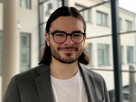 Handballprofi und Angestellter: Vertragsverlängerung unseres Mitarbeiters Hendrik Schreiber beim TV 05/07 Hüttenberg